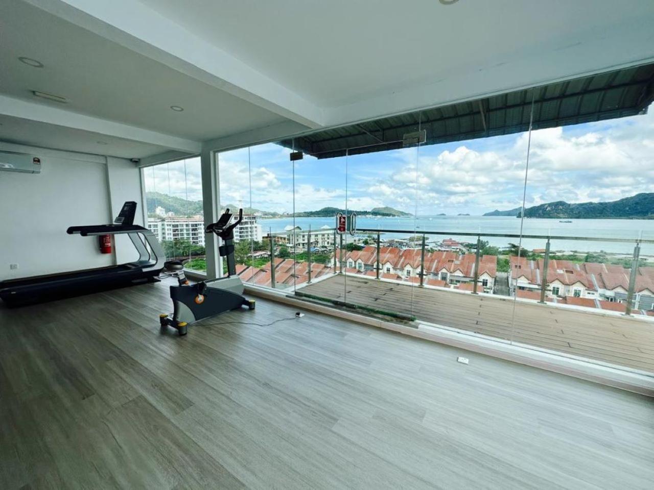 Maya Seaview Families Suite Apartment + Sky Pool Kuah Exterior photo