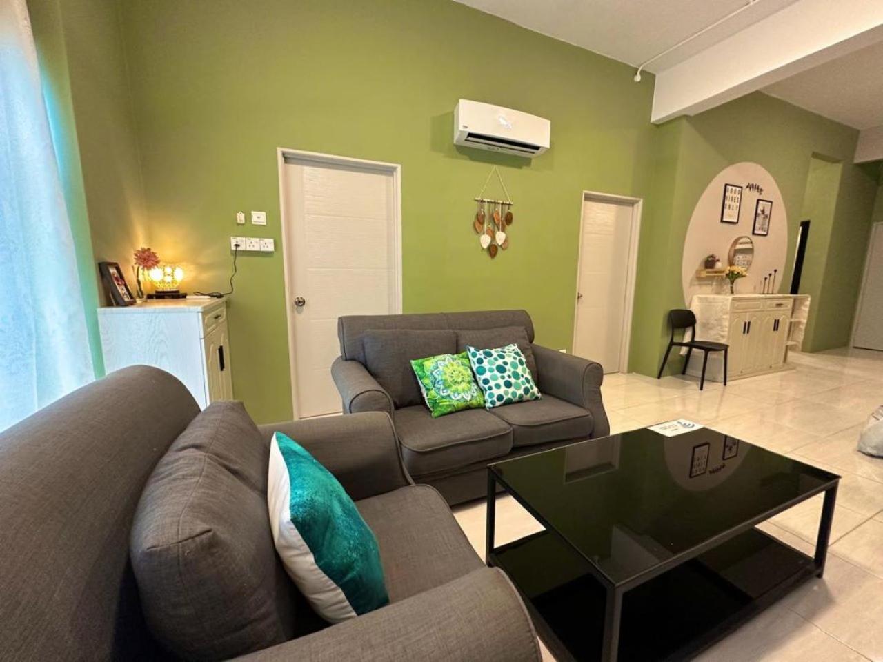 Maya Seaview Families Suite Apartment + Sky Pool Kuah Exterior photo